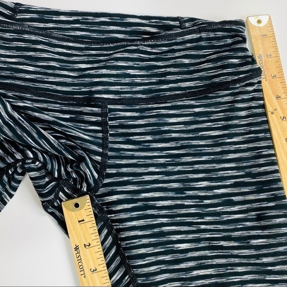 Zella Capri Leggings Sz S Striped - Picture 4 of 7